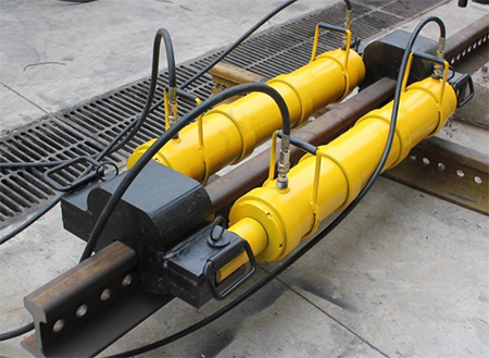 鋼軌拉伸機(jī)在調(diào)整鐵路軌道時(shí)，如何確保調(diào)整后的鋼軌平直、穩(wěn)定?